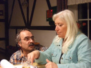 Ich komme nicht mehr an mein Glas, du hast mich wieder ganz sch�n zusammengestaucht!